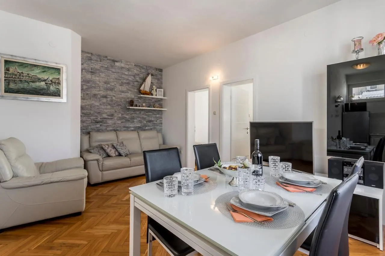 Luxury Apartment Karla